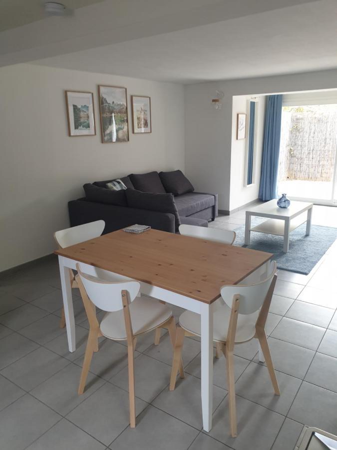 Logement Prive, Spacieux Et Moderne, Situe Entre Le Luberon, La Cote Marseillaise, La Provence Et Ses Richesses. Pertuis Exterior foto
