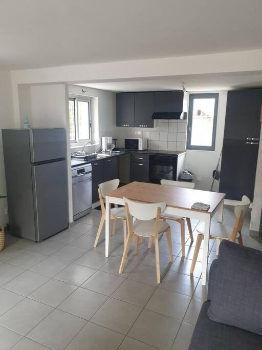 Logement Prive, Spacieux Et Moderne, Situe Entre Le Luberon, La Cote Marseillaise, La Provence Et Ses Richesses. Pertuis Exterior foto