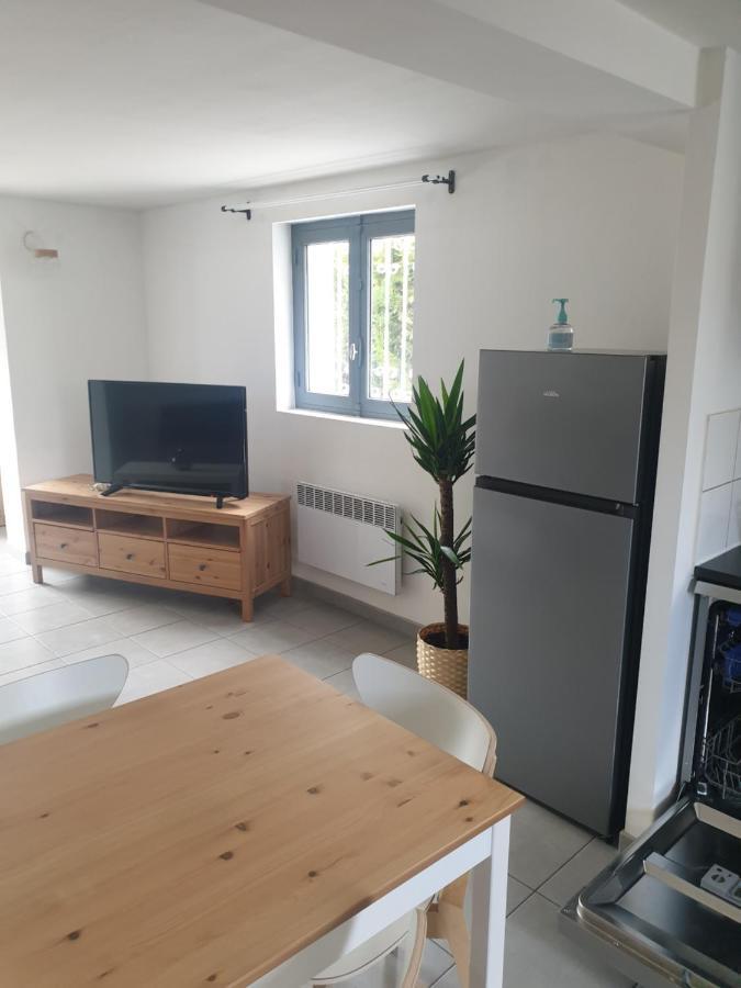 Logement Prive, Spacieux Et Moderne, Situe Entre Le Luberon, La Cote Marseillaise, La Provence Et Ses Richesses. Pertuis Exterior foto