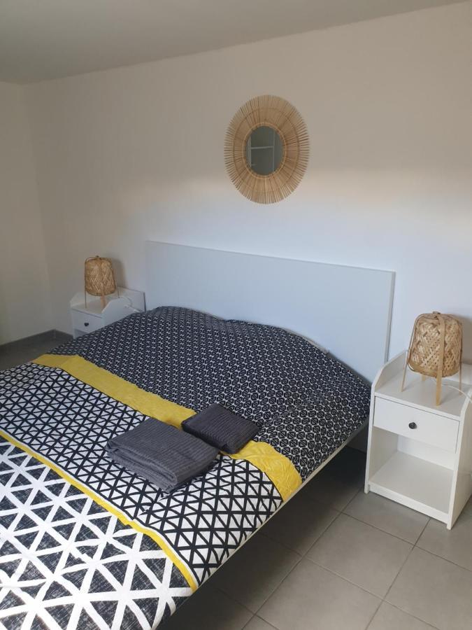 Logement Prive, Spacieux Et Moderne, Situe Entre Le Luberon, La Cote Marseillaise, La Provence Et Ses Richesses. Pertuis Exterior foto